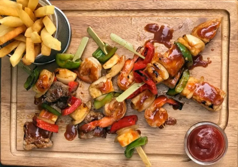 ห้องอาหารเลอบิสโทร แอนด์ เทอเรส โรงแรมเมอ...