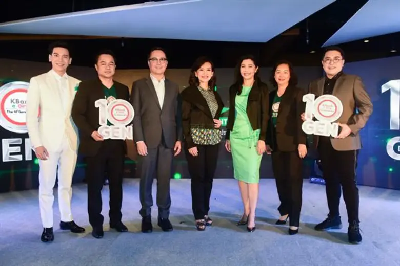 นางสาวขัตติยา อินทรวิชัย (ที่ 3 จากขวา) ก...