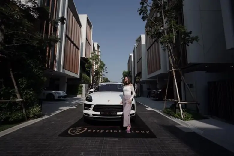 พลอยจันทร์ วิฑูรชาติ รองกรรมการผู้จัดการ บริษัท ดี ...