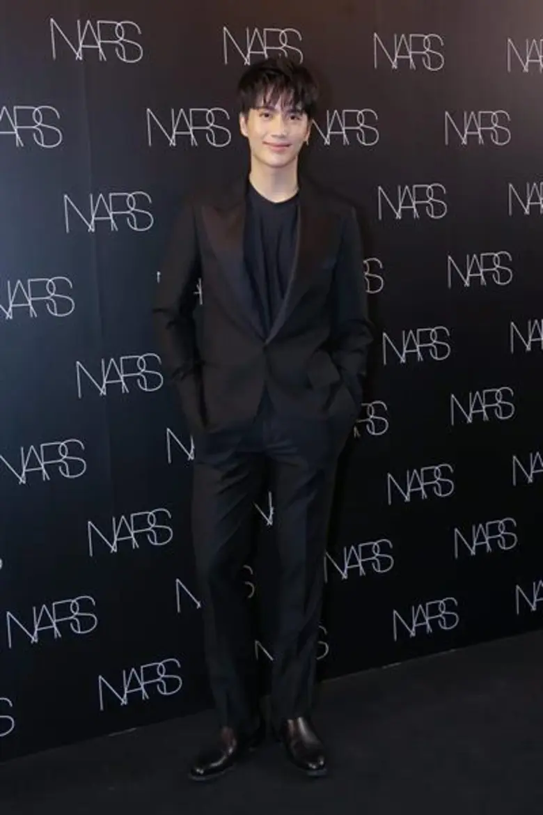 รวม 5 ซุปเปอร์สตาร์ไทย ตบเท้าร่วมงาน NARS เปิดบูติกแห่งใหม่ NARS 979 Boutique Siam Center ใหญ่ที่สุดในเมืองไทย พร้อมตอกย้ำแคมเปญระดับโลก Radiant Repowered กับบิวตี้ไอเท็มรุ่นคลาสสิกครองใจสาวกนาร์ส