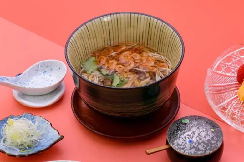 อาหารชุดพิเศษต้อนรับช่วงฤดูใบไม้ผลิที่ประเทศญี่ปุ่นที่ห้องอาหาร ยามาซาโตะ