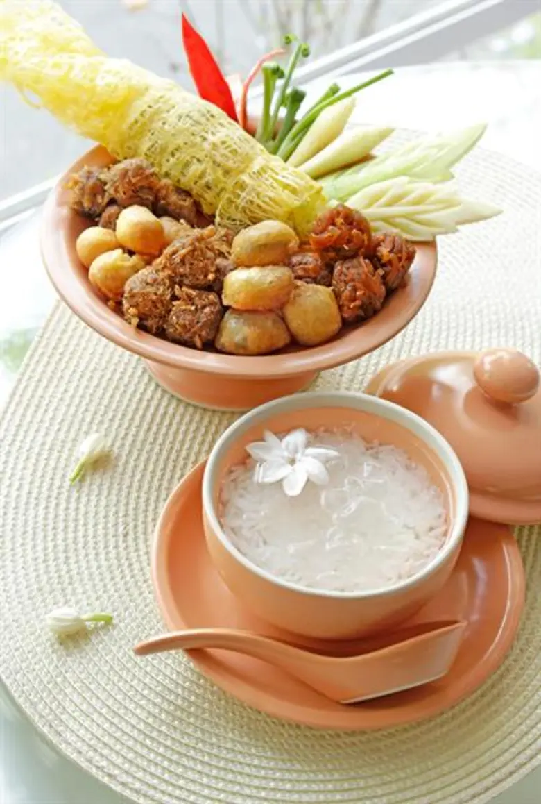 อร่อยชุ่มฉ่ำ ย้อนตำนานข้าวแช่ชาววัง โดย อ.มัลลิการ์