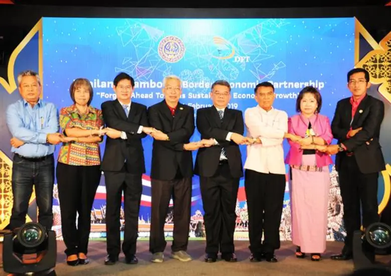 นายอดุลย์ โชตินิสากรณ์ (ที่ 4 จากขวา) อธิ...