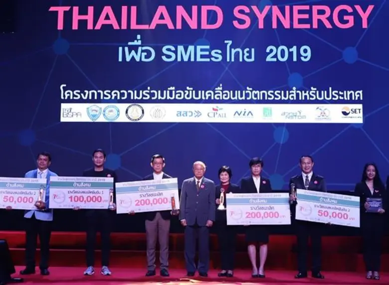 ดร.สุเมธ ตันติเวชกุล (ที่ 4 จากซ้าย) กรรม...