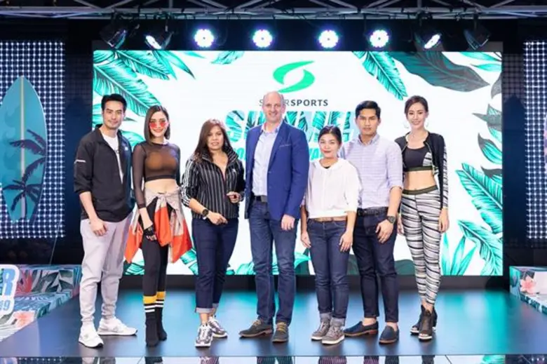 เปิดรันเวย์สุดยิ่งใหญ่ท้าลมร้อน ต้อนรับซั...