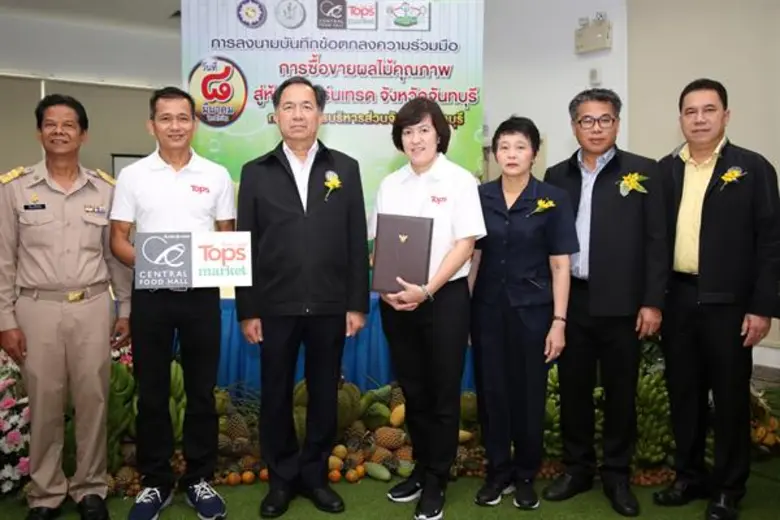 นางสาวเมทินี พิศุทธิ์สินธพ (ที่ 4 จากซ้าย...