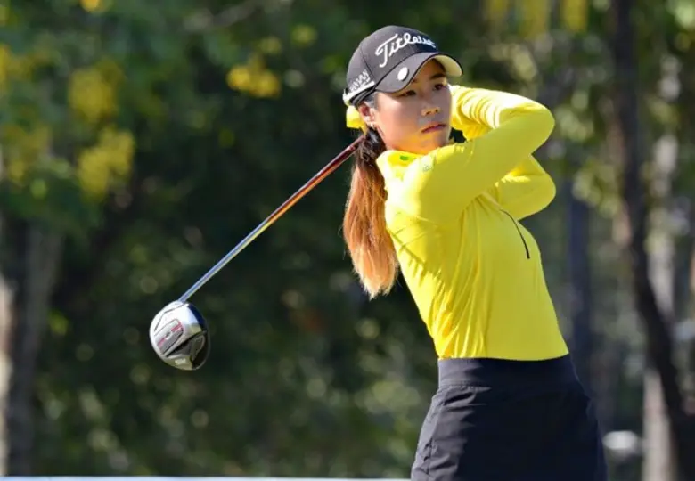  4 โปรสาวหวด 1 อันเดอร์นำร่วมรอบแรกโปรสตรีสนาม 2 ที่นครนายก