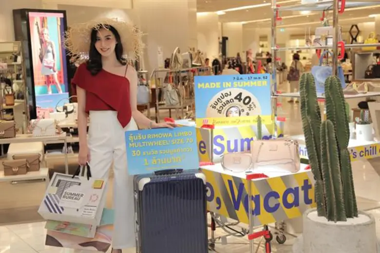 ห้างสรรพสินค้ากลุ่มเดอะมอลล์ จับมือ ธนาคารไทยพาณิชย์ อัดโปรแรงรับลมร้อน ช้อปลุ้น!!รับกระเป๋า RIMOWA รวมมูลค่ากว่า 1 ล้านบาท