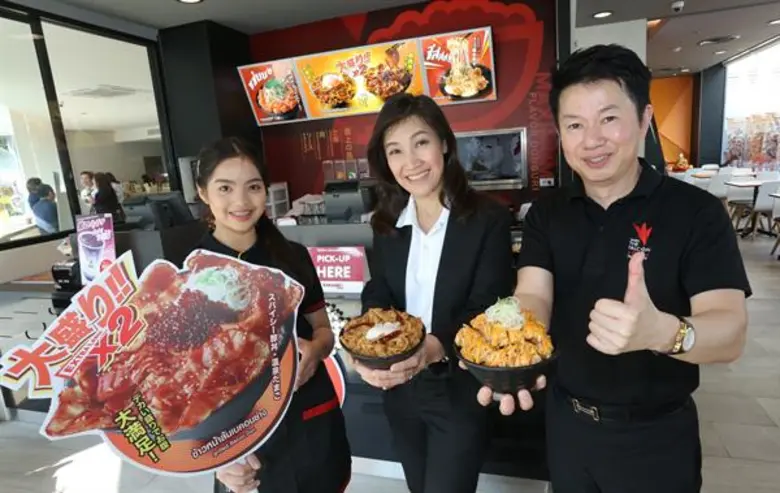 นงนุช บูรณะเศรษฐกุล (กลาง) ผู้ช่วยกรรมการ...