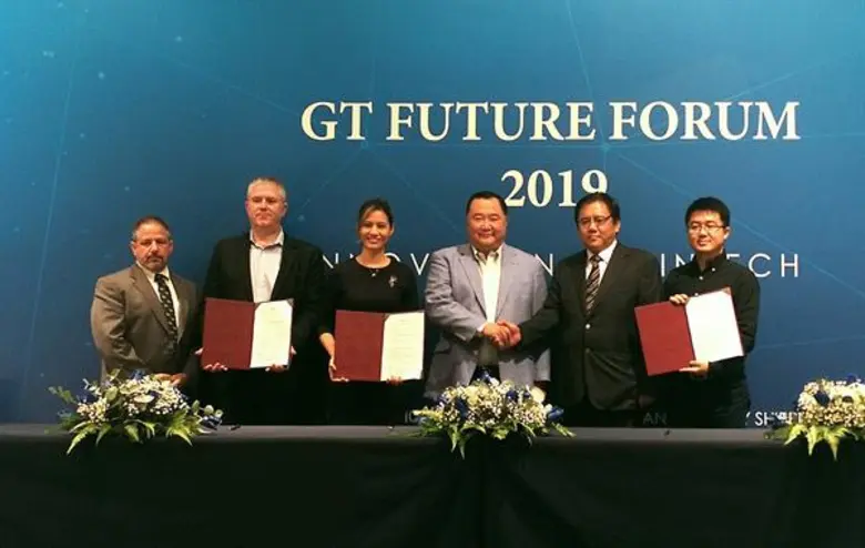 นางสาวอรลดา เผ่าวิบูล (ที่ 3 จากซ้าย) กรร...