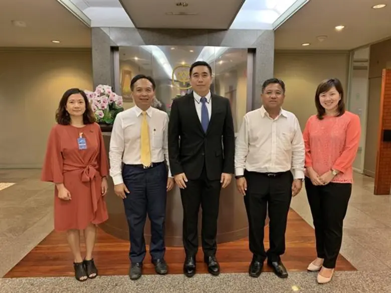 ดร.ธนวรรษ เทียนสิน อัครราชทูต (ฝ่ายเกษตร) ผู้แทนถาว...