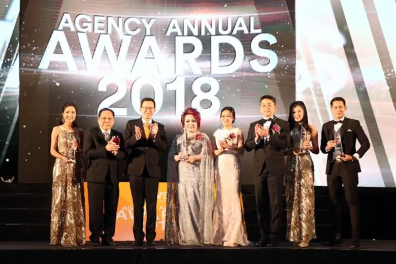 นางสาวปรมาศิริ มโนลม้าย (คนที่ 4 จากขวา) ...