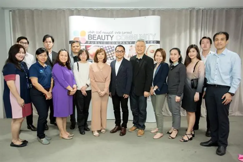 นายแพทย์สุวิน ไกรภูเบศ (กลาง) ประธานเจ้าห...