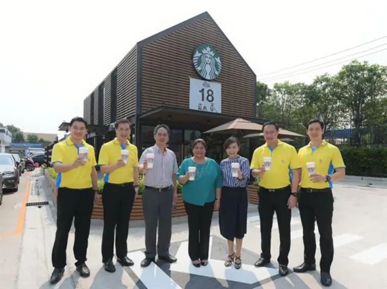 คุณภิมุข สิมะโรจน์ (ที่ 2 จากซ้าย) ประธาน...