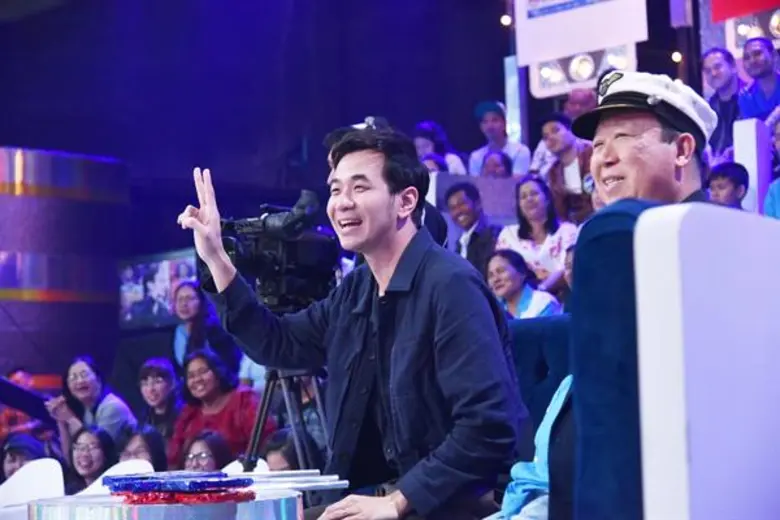 “แสตมป์ – อภิวัชร์” ขนเพลงรักอารมณ์ดี เป็นต้นฉบับเงาเสียง!!! แอบลุ้นใครจะโดนโคลน!! ในกิ๊กดู๋ สงครามเพลงเงินล้าน