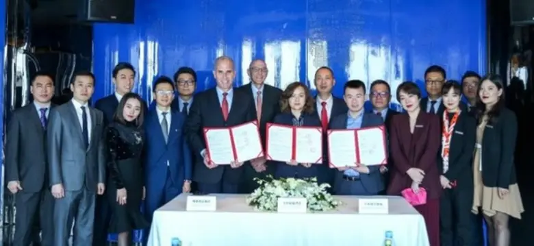 แอคคอร์ พร้อมด้วย Minyoun Hospitality และ...