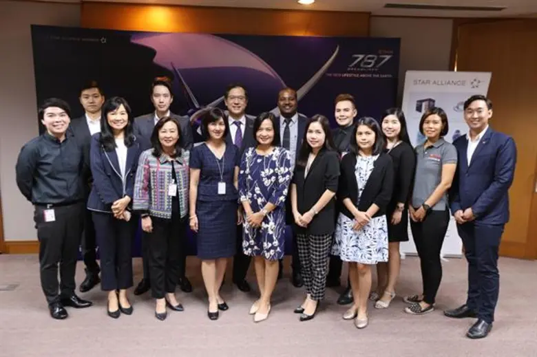 นายกรกฏ ชาตะสิงห์ (แถวหลังที่ 3 จากซ้าย) ...