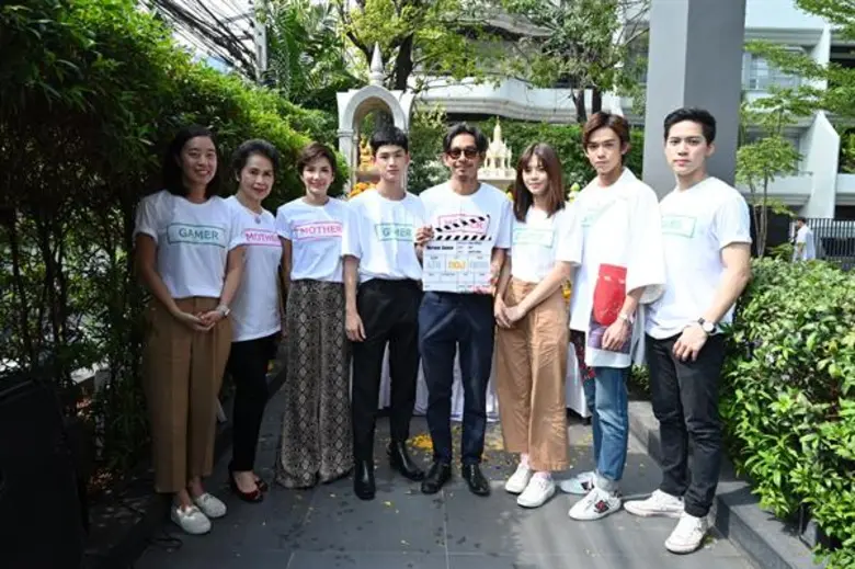 “สหมงคลฟิล์มฯ” ได้ฤกษ์ดีบวงสรวง “MOTHER GAMER” พร้อมเปิดปรากฏการณ์แบทเทิลอี-สปอร์ต สองเจน โดย “อ้อม พิยดา” ร่วมด้วย “เติร์ด ลภัส - ตน ต้นหน - วี BNK48”