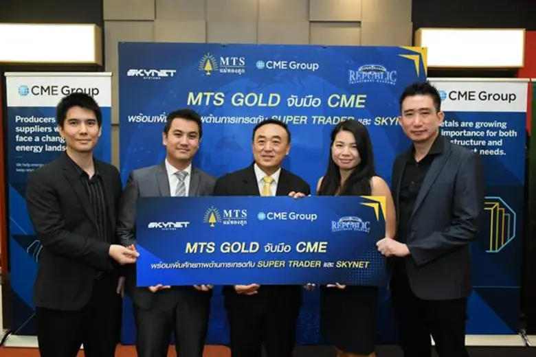 นพ.กฤชรัตน์ หิรัณยศิริ (กลาง) ประธานกรรมก...