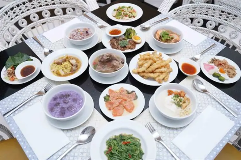 บูลสไปซ์ บุฟเฟต์ข้าวต้มโต้รุ่งเจ้าเดียวใน...