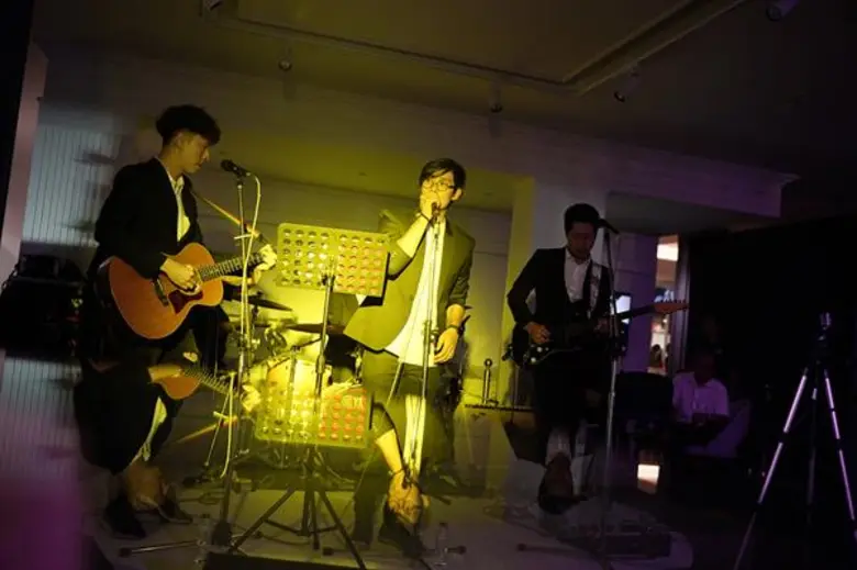 อลังการ Benz Auto Service รีแบรนด์สู่ B Autohaus คว้า ตู่ ภพธร เป็นพรีเซนเตอร์คนแรกของวงการเผยโฉม Jeep Renegade พรีเมียมคาร์รุ่นพิเศษครั้งแรกในไทย พร้อมบริการครบวงจรที่ดีไซน์มาเพื่อคนรุ่นใหม่โดยเฉพาะ