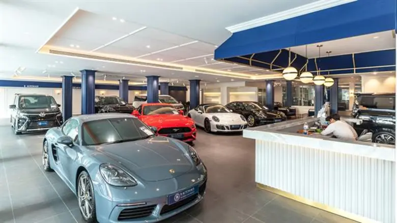 อลังการ Benz Auto Service รีแบรนด์สู่ B Autohaus คว้า ตู่ ภพธร เป็นพรีเซนเตอร์คนแรกของวงการเผยโฉม Jeep Renegade พรีเมียมคาร์รุ่นพิเศษครั้งแรกในไทย พร้อมบริการครบวงจรที่ดีไซน์มาเพื่อคนรุ่นใหม่โดยเฉพาะ