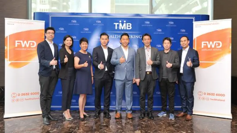 นางสาวสุวิมล ตั้งนิสัยตรง (คนที่ 3 จากซ้า...