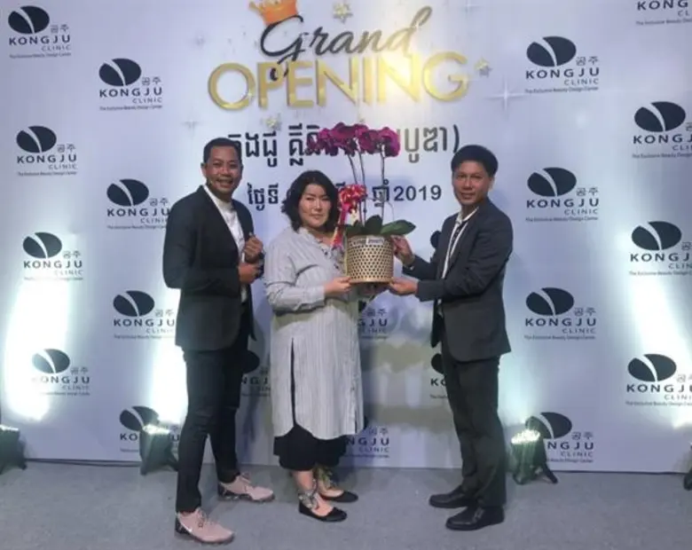 คุณนนท์วริศ เจตปิยะวัฒน์ (ที่ 1 จากขวา) ผ...