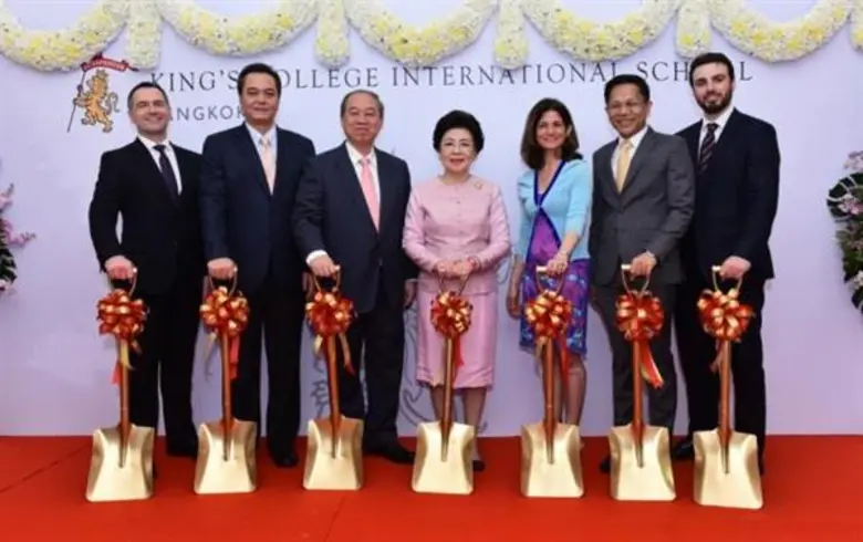 นายศิริธัช โรจนพฤกษ์ พร้อมด้วย ศาสตราจารย...