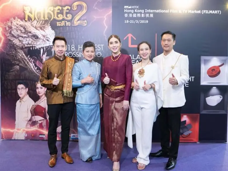 คุณจักรพงษ์ จักราจุฑาธิบดิ์ (กลาง) ประธาน...