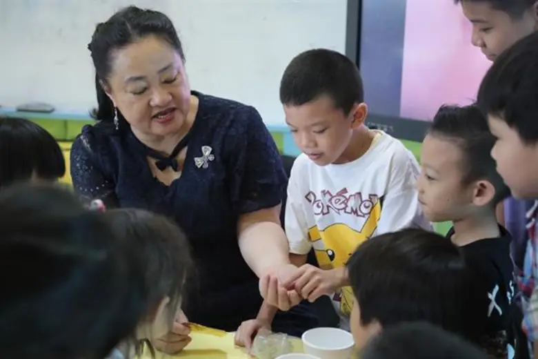 โรงเรียนสาธิตกรุงเทพธนบุรี เชิญ ผศ.จรัสศร...