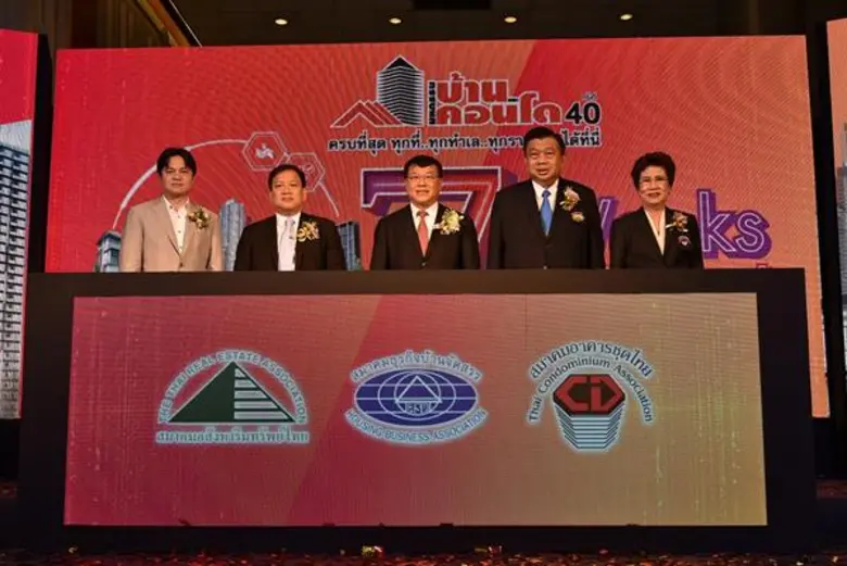 ดร.ไพรินทร์ ชูโชติถาวร ( กลาง ) รัฐมนตรีช...