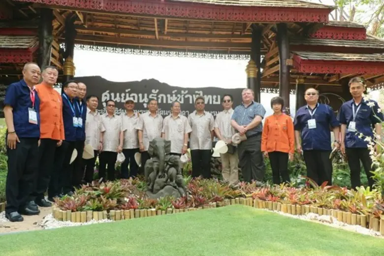 นางพรเพ็ญ วรวิลาวัณย์ ผู้อำนวยการองค์การอ...