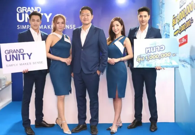 ปัฐวิน วงศ์เสถียร (ที่ 3 จากซ้าย) ผู้อำนว...