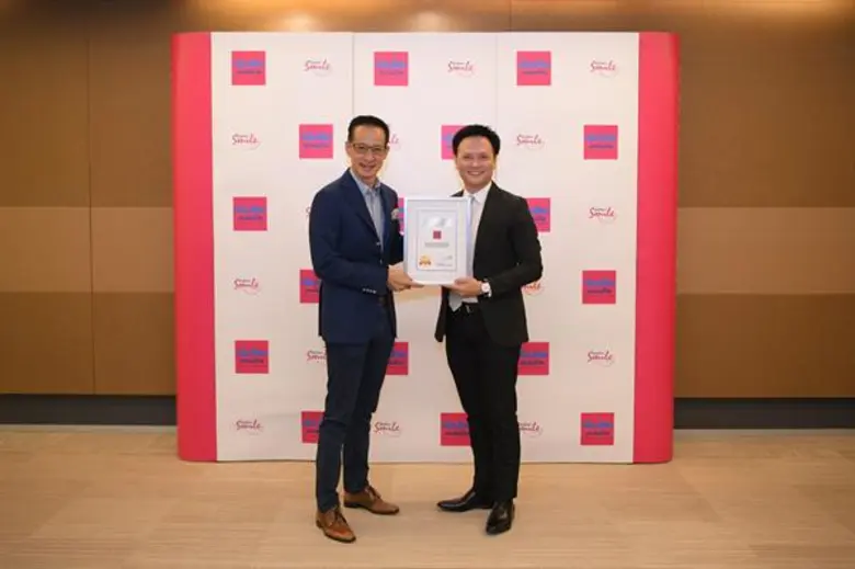 นายสาระ ล่ำซำ กรรมการผู้จัดการและประธานเจ...