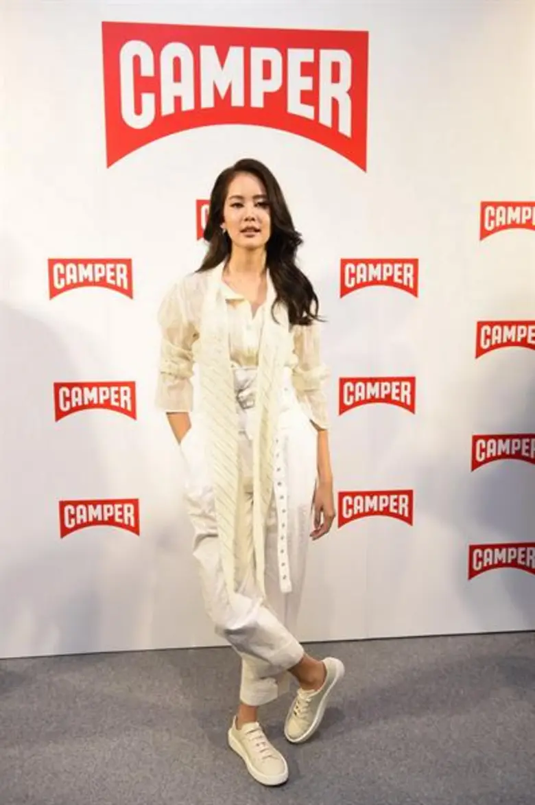 เฟย์ – โบ – เบลล์ เกี่ยวก้อยหนุ่มหล่อ โดนัท – ไอซ์ – เซ้นต์ – แชมป์ ฉลองบ้านใหม่ CAMPER @ เซ็นทรัลเวิลด์