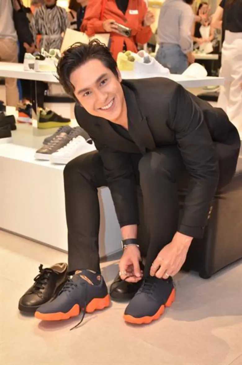 เฟย์ – โบ – เบลล์ เกี่ยวก้อยหนุ่มหล่อ โดนัท – ไอซ์ – เซ้นต์ – แชมป์ ฉลองบ้านใหม่ CAMPER @ เซ็นทรัลเวิลด์