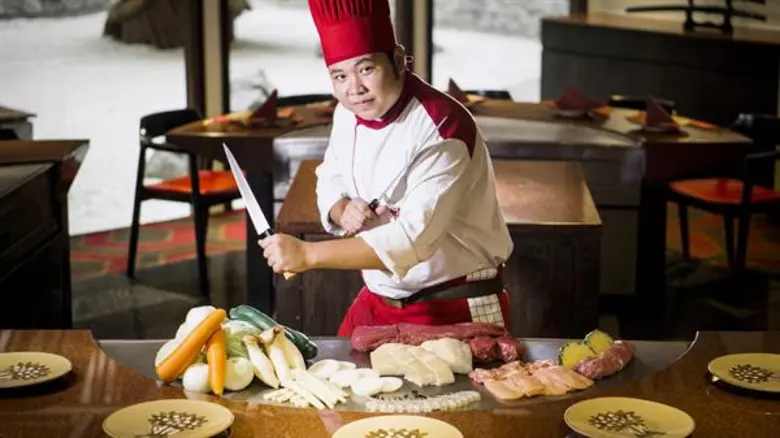 อิ่มเต็มที่ ในราคาคุ้มค่า กับชุดเมนูเทปปันยากิมื้อกลางวัน  ณ ห้องอาหารเบนิฮานา โรงแรมอนันตรา ริเวอร์ไซด์ กรุงเทพฯ รีสอร์ท