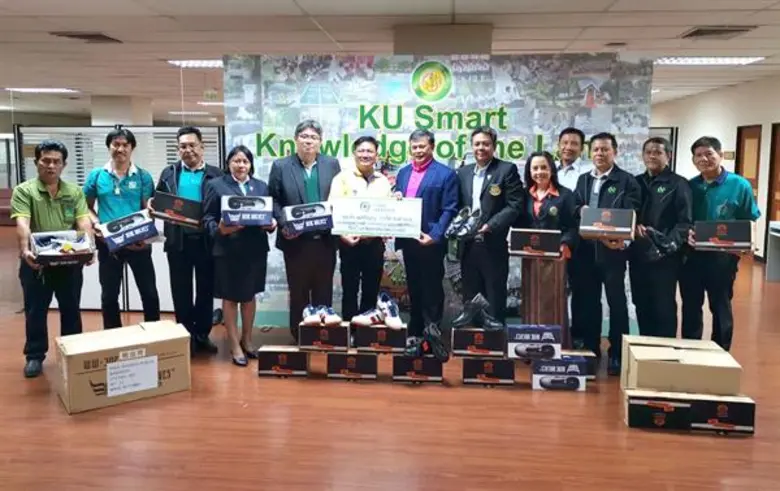 คุณพรศักดิ์ ชุนหจินดา (ที่ 6 จากซ้าย) รองประธานเจ้า...