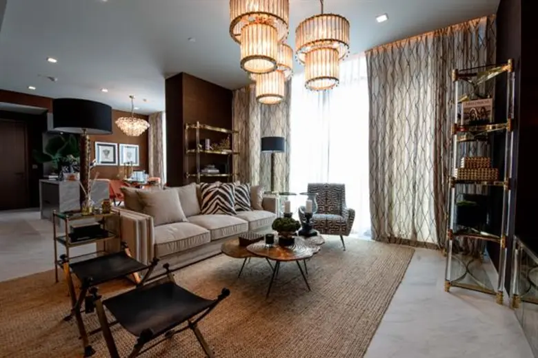 “แสนสิริ” เผยโฉม “เดอะ โมนูเมนต์ ทองหล่อ” แลนด์มาร์คแห่งใหม่ พร้อมเข้าอยู่ รุกกลยุทธ์จัดทัพพอร์ตแบรนด์ “Sansiri Luxury Collection” มูลค่ารวมกว่า 22,000 ลบ.  ย้ำผู้นำเซกเมนต์ลักซ์ชัวรี่ และซูเปอร์ลักซ์ชัวรี่ ตอบโจทย์ดีมานด์ลูกค้าไฮเอนด์ศักยภาพ