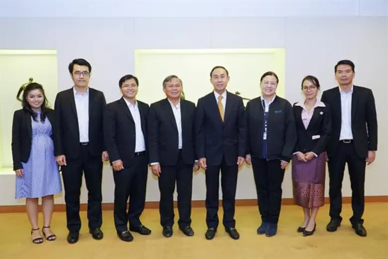 นายพิศิษฐ์ เสรีวิวัฒนา (ที่ 4 จากขวา) กรร...