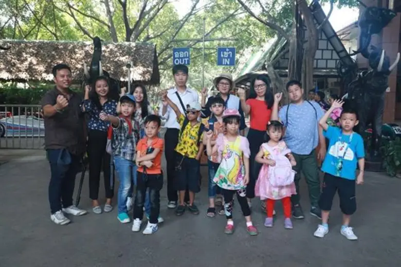 นอกจากหลักสูตรการเรียนการสอนในห้องเรียนขอ...