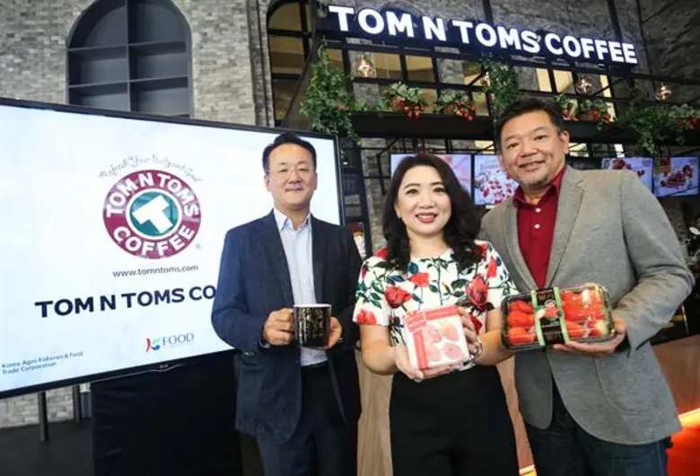 นางสาวภิรดี เจริญรัตนาภิรมย์ ผู้จัดการทั่วไป ศูนย์ก...