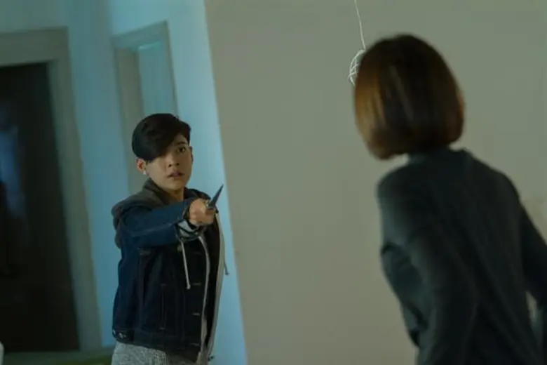 “เอ๋ มณีรัตน์” เผยธาตุแท้ สลัดคราบใส โหดใส่ “สายป่าน-กอล์ฟ” ใน “รสริน ล่าแวมไพร์”