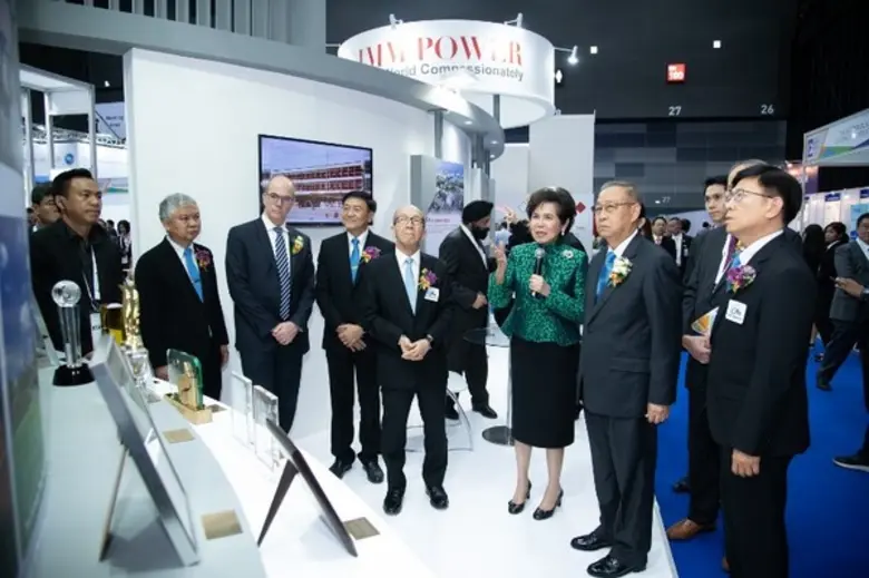 ภาพข่าว: องคมนตรีพร้อมคณะเข้าเยี่ยมชมบูธนิทรรศการ บี.กริม เพาเวอร์ 'BGRIM’