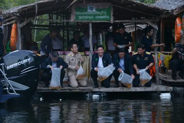 นายลักษณ์ วจนานวัช รัฐมนตรีช่วยว่าการกระท...