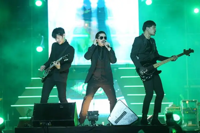 ยกแก๊งเพื่อน มากระโดด...มาเฮ กันให้สุด ในคอนเสิร์ต “ช้าง มิวสิค คอนเนคชั่น มิวสิคโทรโพลิส” มหาครดนตรี ที่เชื่อมทุกมิตรภาพ พบกันที่ ชลบุรี และ หัวหิน 5 เมษายน 2562 นี้ ประตูเปิด 17.00 น.