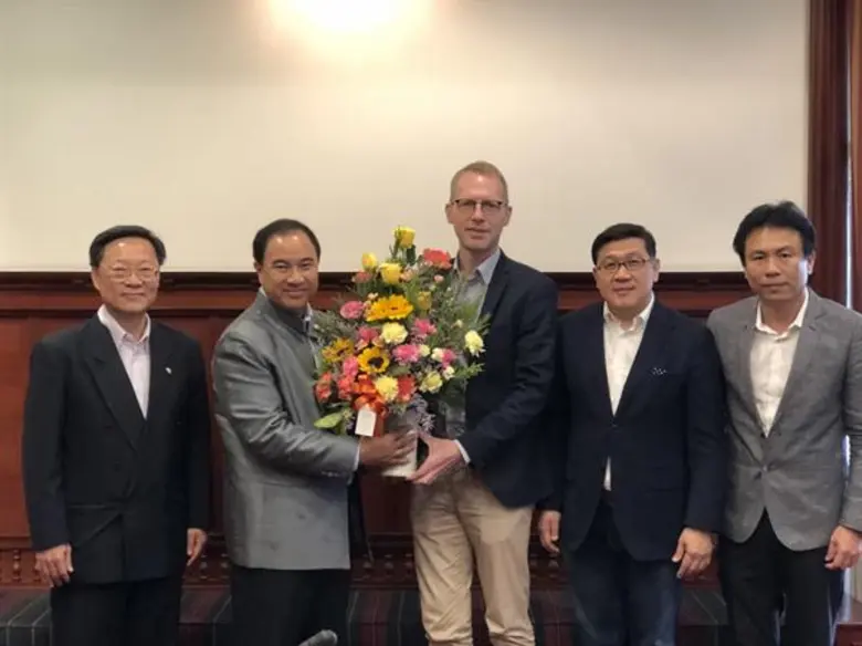 นายภูษิต ศศิธรานนท์ บริษัท เอ็กซ์โปลิงค์ ...