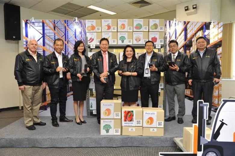 นางวรางคณา ลือโรจน์วงศ์ (ที่ 5 จากซ้าย) ก...