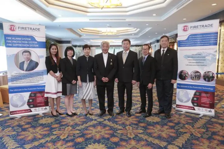 นายพรศักดิ์ ลิ้มบุญยประเสริฐ (กลาง) ประธา...